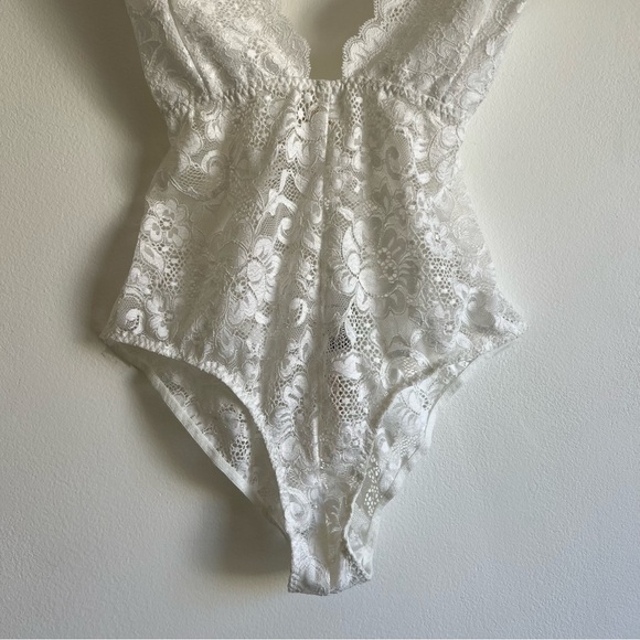 HAH Comin' In Haht Bodysuit in Blanc - Picture 7 of 16